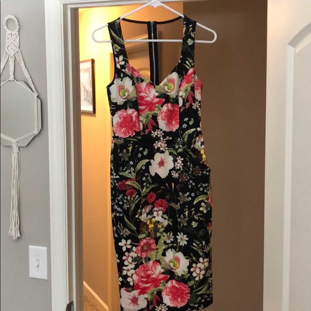 Floral dress with pockets